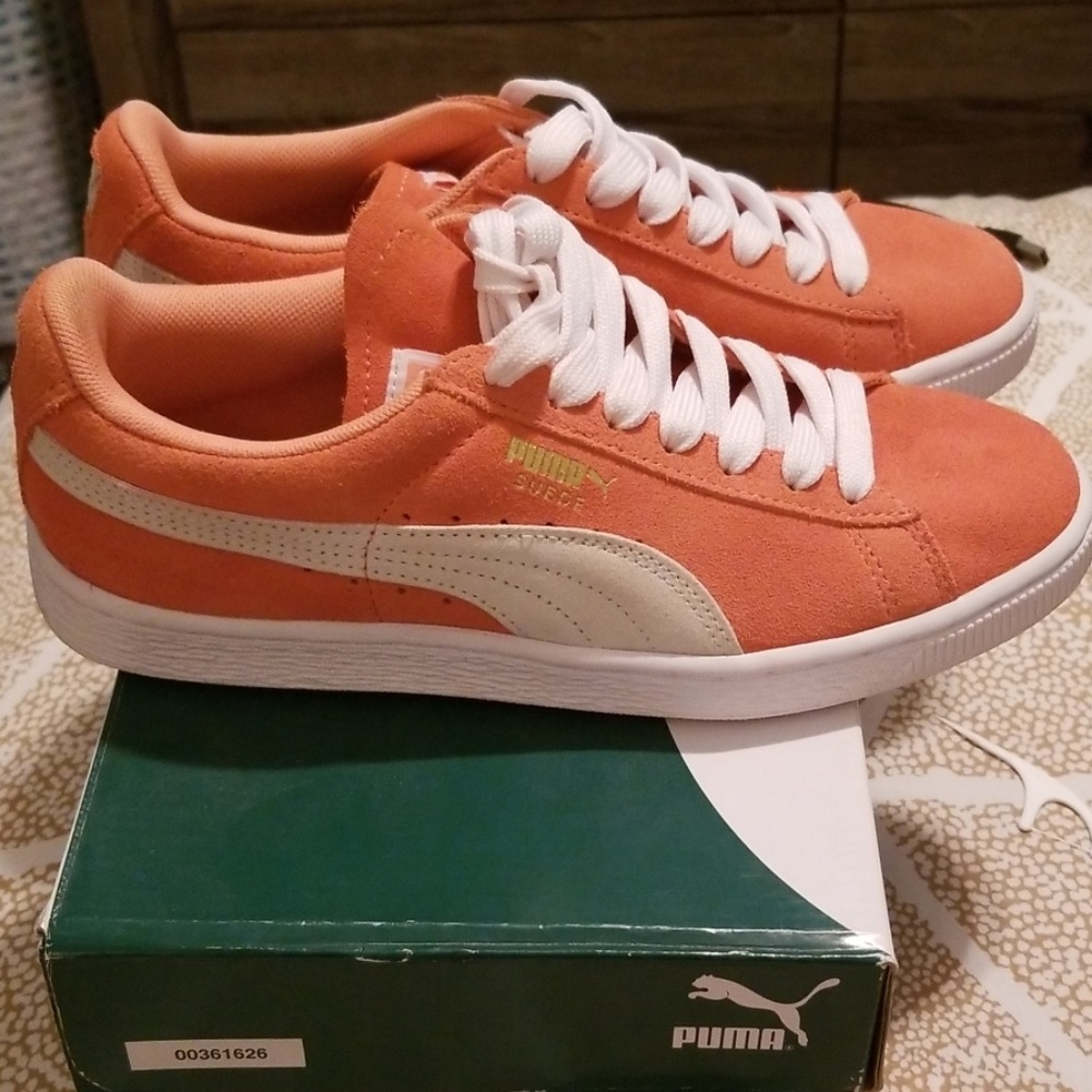 Sneakers - Picture 2 of 7